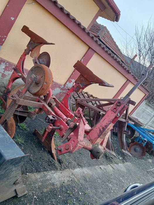 Vând tractor si utilaje agricole