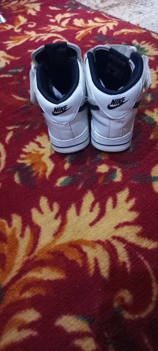 Продам кроссовки для подростка