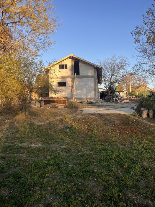 Montaj tigla metalica ceramica reparatii jgheaburi acoperisuri velux