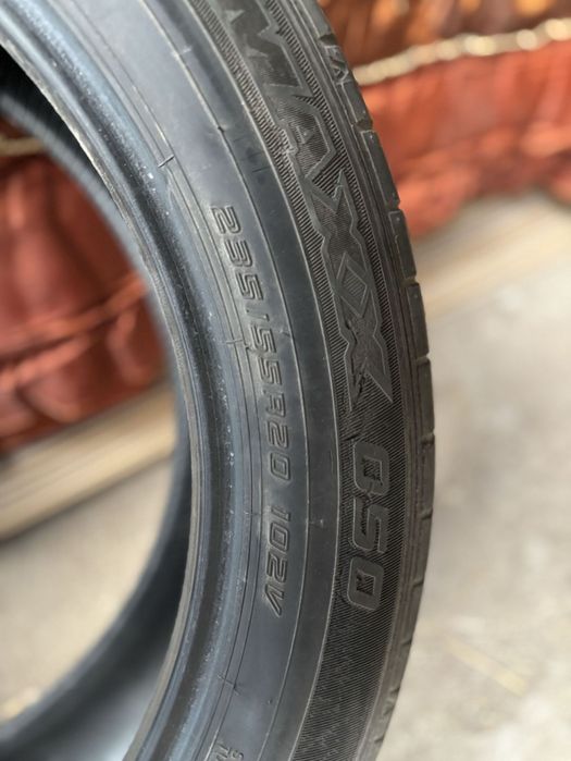 Продам шины б/у 235/55/20