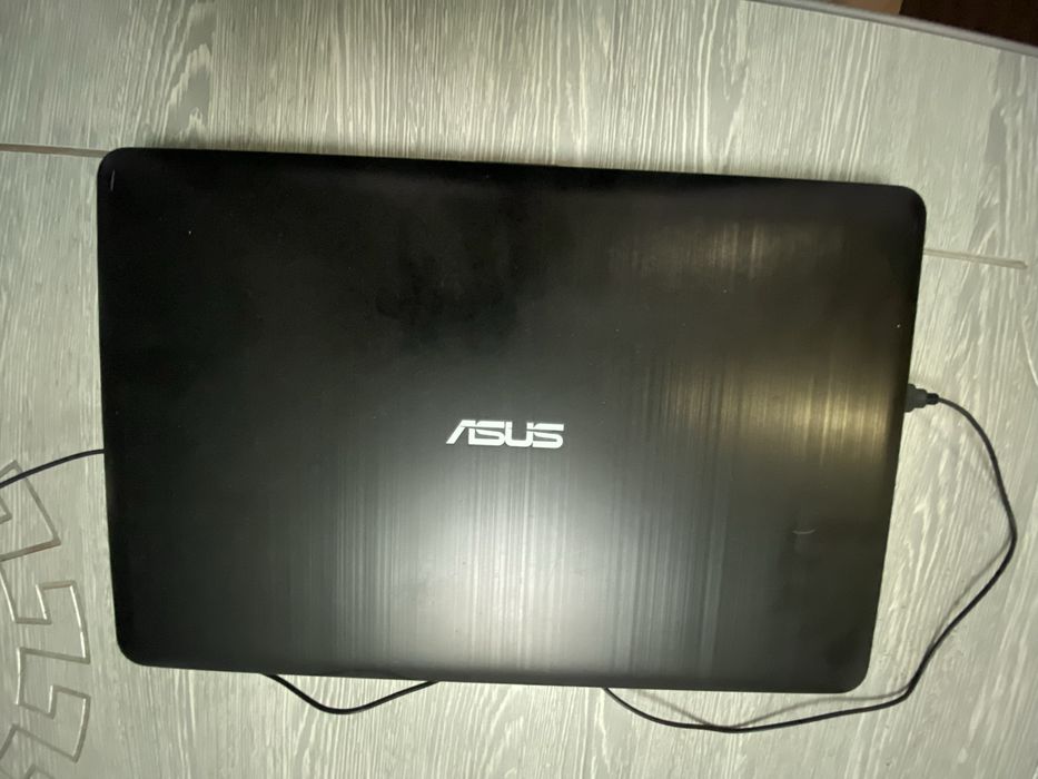 Asus VivoBook xolati zo’r, hamma joyi ishlaydi narxini kelishamiz.