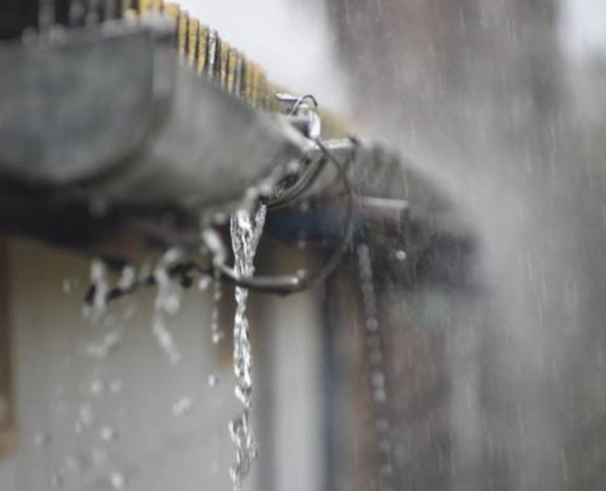 Reparații acoperiș înlocuire acoperisuri  reparati sistem pluviale