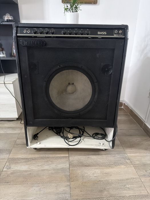 Yamaha B100-115 bass