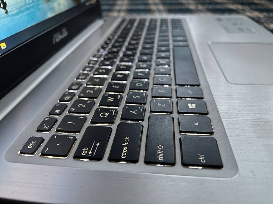 Asus Vivobook. Core i7