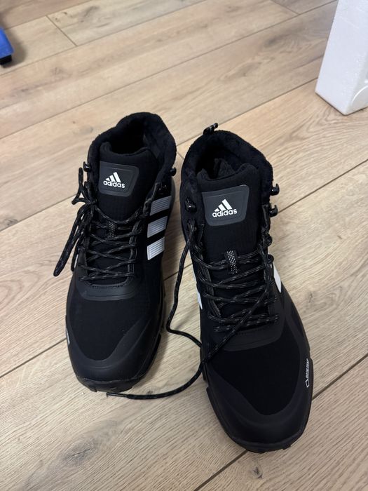 Продам ботинки Adidas