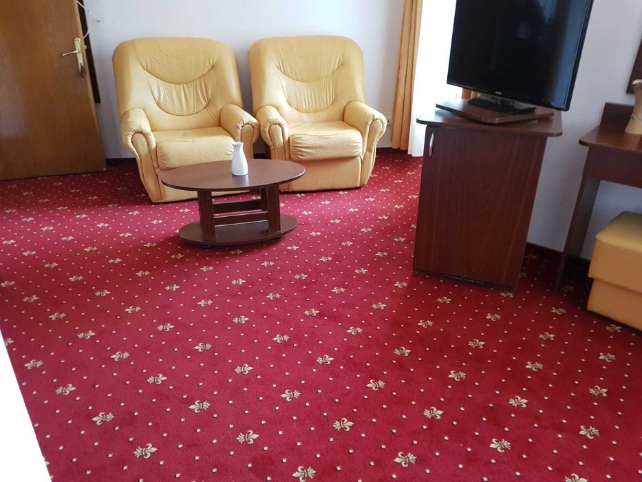 Predeal - Inchiriez PENSIUNE de 1000 MP pe Str. TREI BRAZI nr. 64