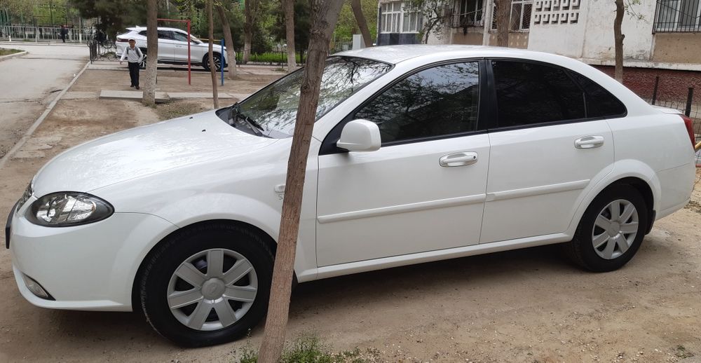 Сотилади Жентра 2022 йил, салондан бир қул