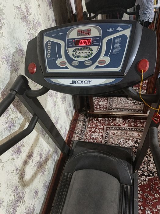 Продаётся беговая дорожка на хорошем состоянии