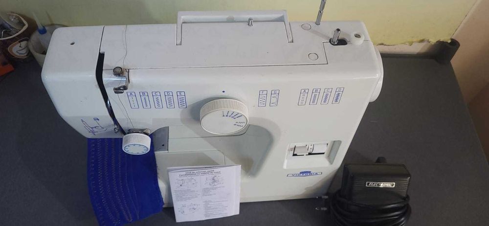 Masina de cusut electrica cu piese metalice Victoria
