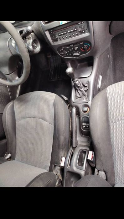 Продавам Пежо 206