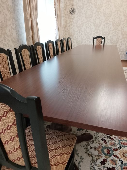 Стол для гостинной
