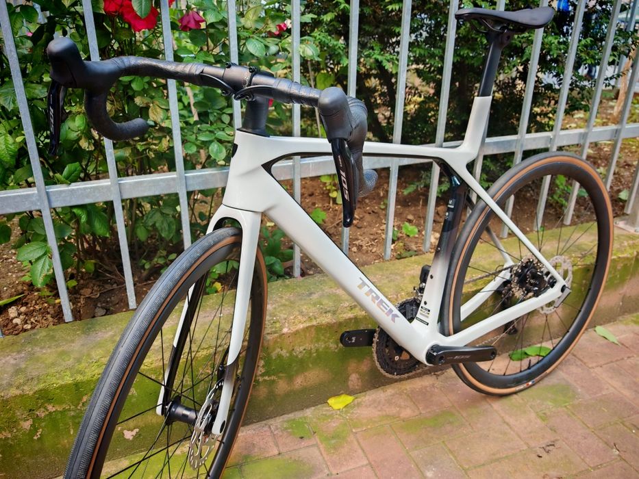 Bicicleta cursiera carbon Trek Madone SL6 Gen 8 Di2 12V M/54 noua!