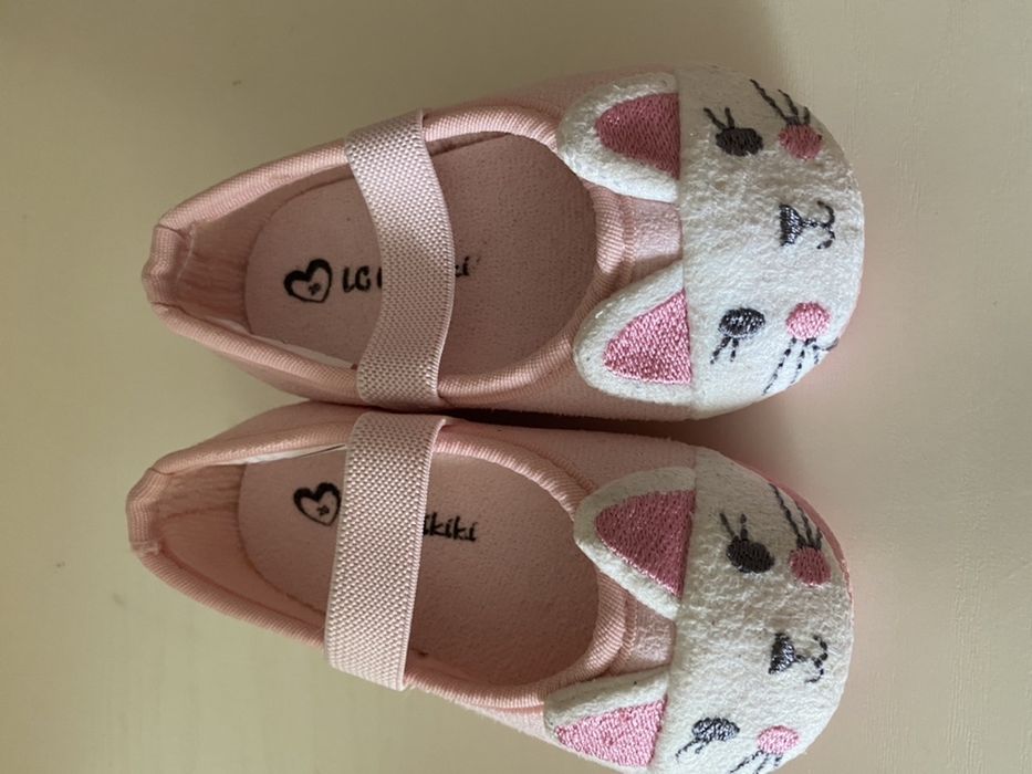 Продам для девочки обувь, размер 20