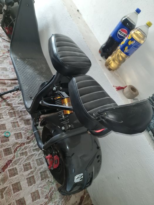 Vând scuter citycoco cu motor de 2000w