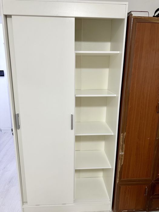 Продам шкаф купе, белого цвета.
