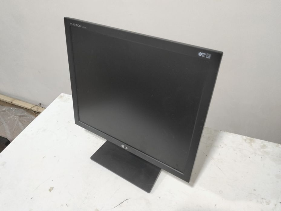 Монитор LG Flatron L1942S 19" — рабочий отличное состояние