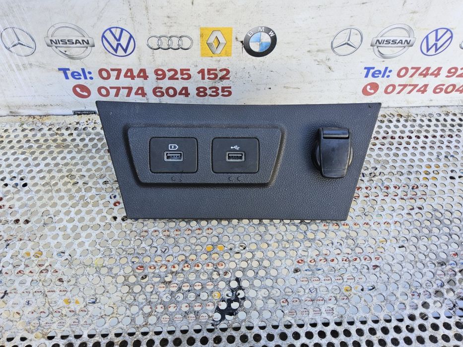 Usb și bricheta Dacia Duster 2 cod 682640040r Lodgy Dokker Logan Sandero