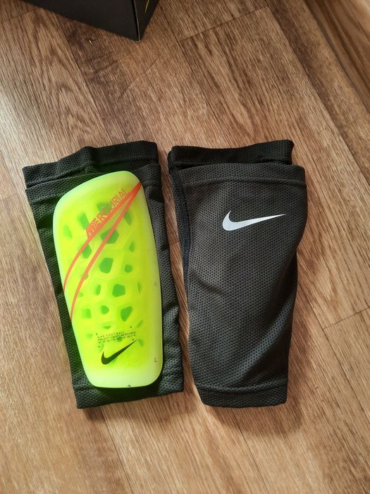 Бутцы и щитки новые