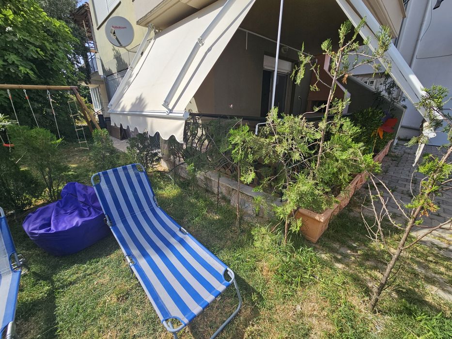 Паралия Офринио ТРИСТАЕН апартамент с две тераси и двор .