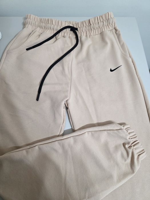 Nike pantaloni noi marimea M