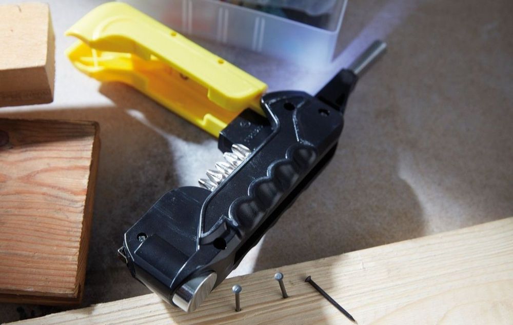 Мултиинструмент "Hinged" със 17 възможности