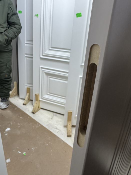 Продается межком. дверь