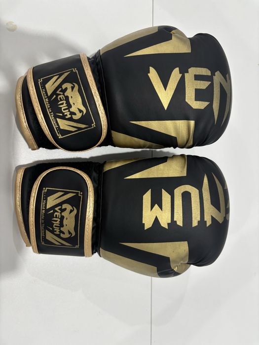 Боксерские перчатки