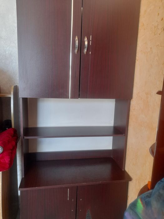 Шкаф деревянный или сервант