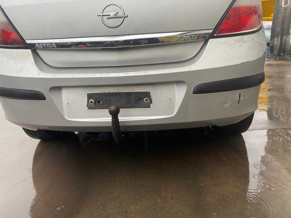 dezmembrez opel astra H 1.7 euro 3/capota astra h/usa astra h