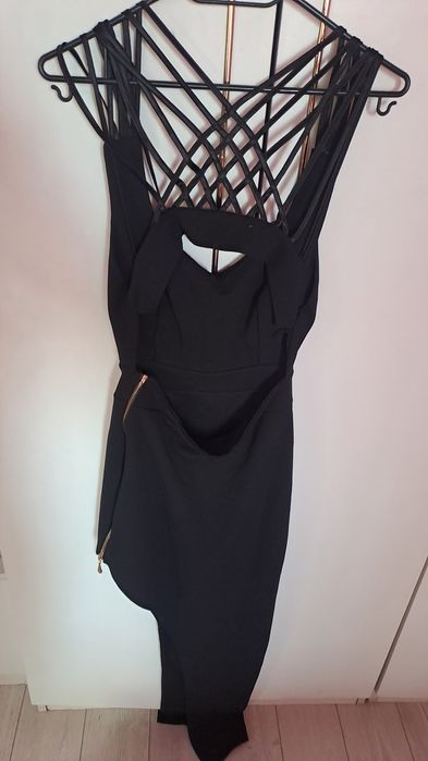 Стилна черна рокля