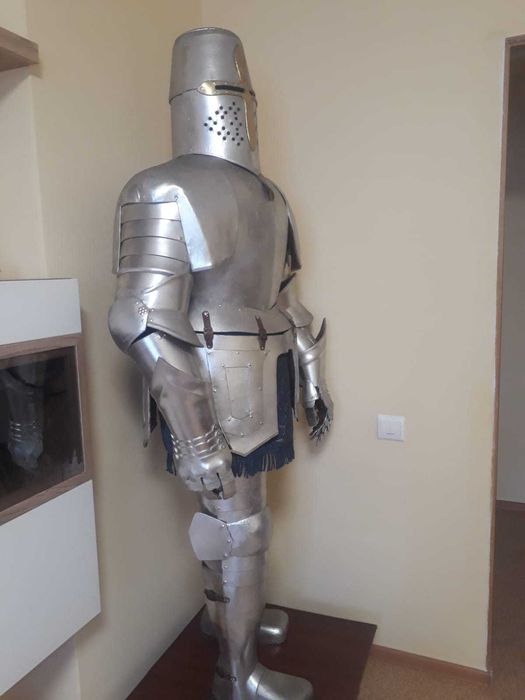 Рыцарь-крестоносец продаётся