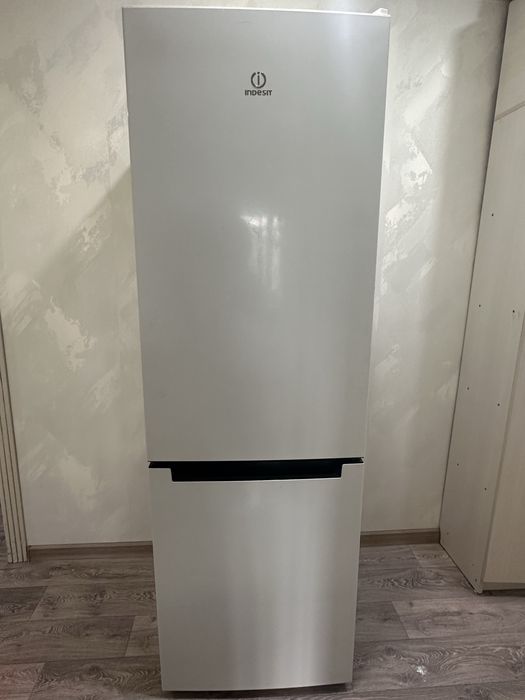Холодильник Indesit