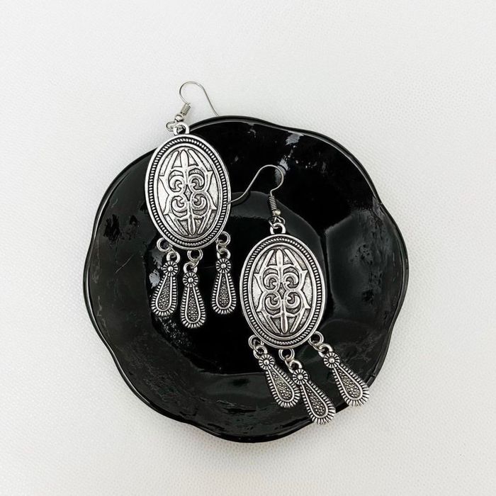 Ұлттық нақыштағы қол өнер - сырғалар