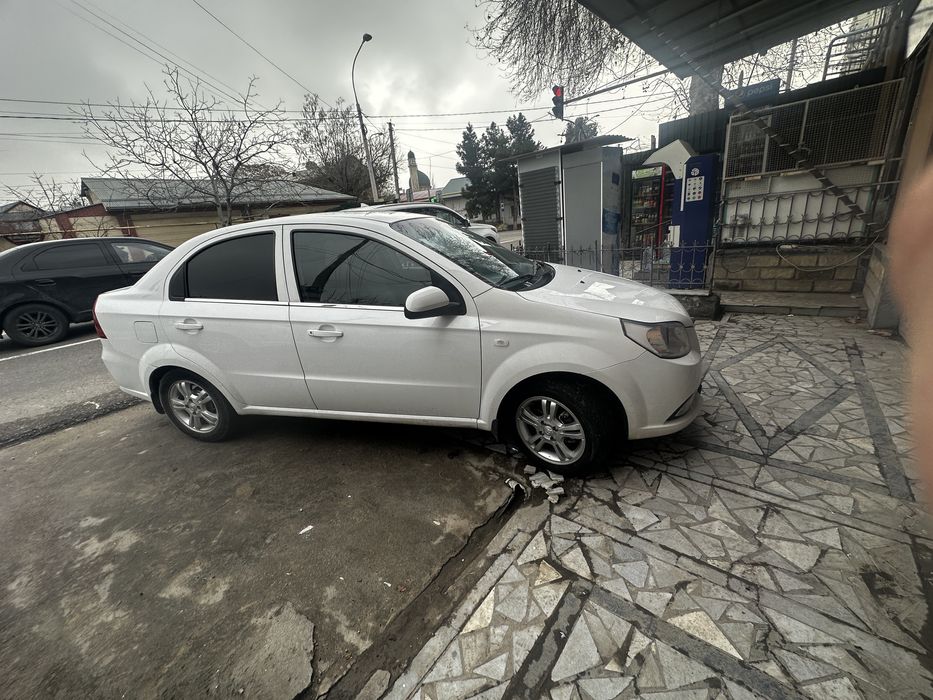 Neksa 3 avtomat sotiladi