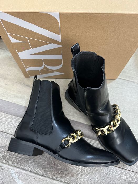 Ботинки zara с металической цепочкой