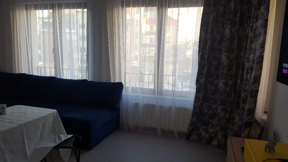 Нови стилни плътни завеси