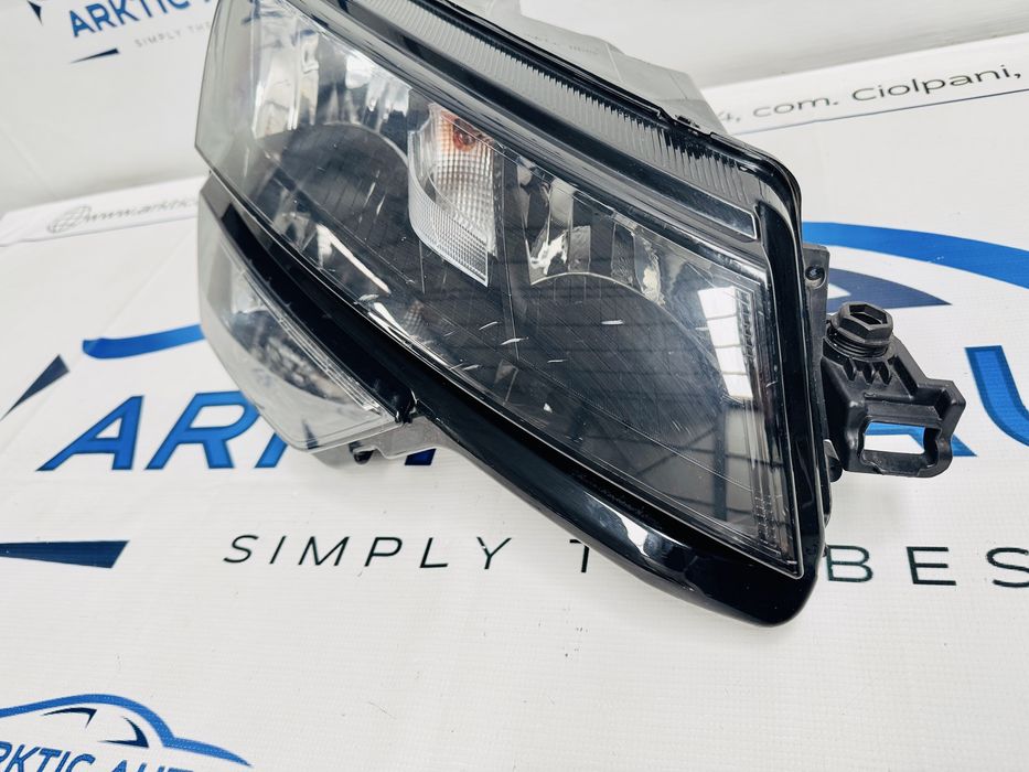 Far dreapta halogen Skoda Karoq cod 57B941016A