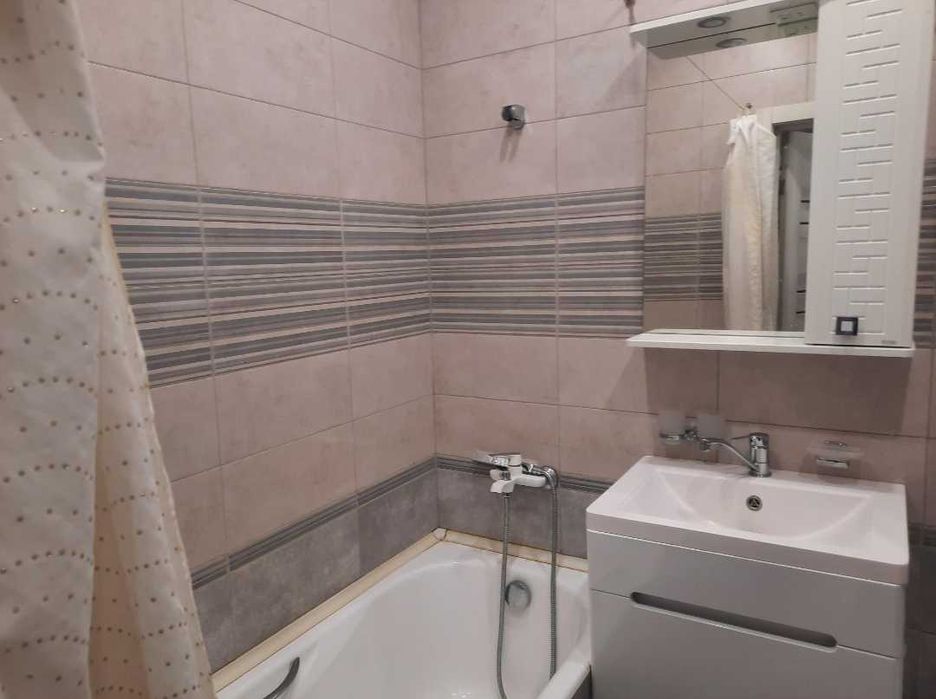 Сдаётся 1 ком в районе Галактики