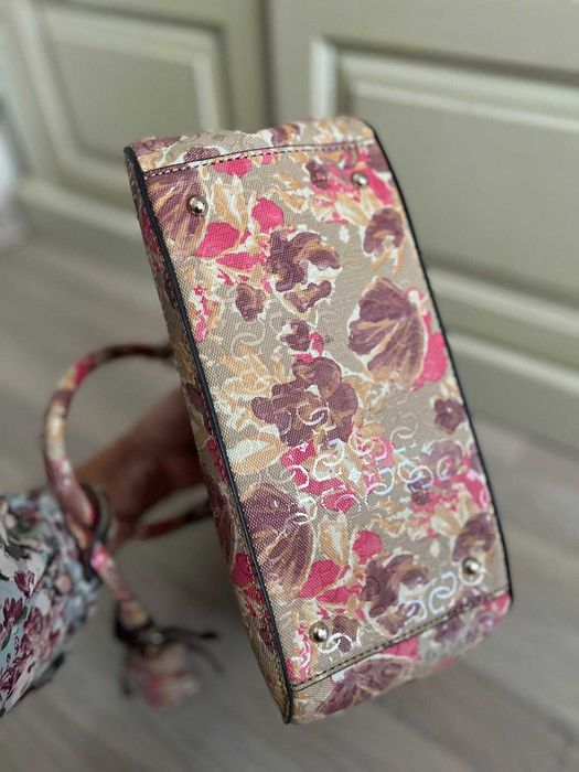 Guess чанта и шал