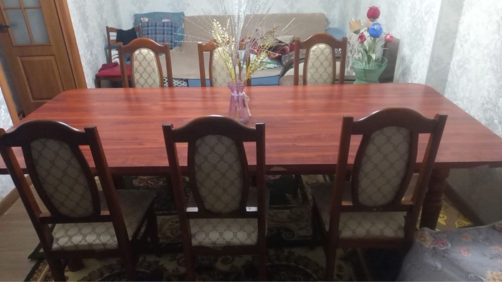 Большой стол и 6 стульев