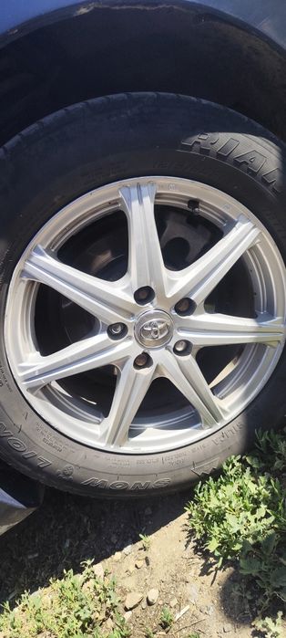 Продам диски r16 на Камри подходит