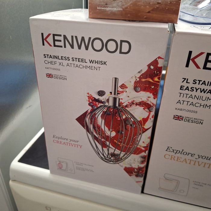 Кухненски робот тестомесачка Kenwood с функция втасване,кантар,подгряв