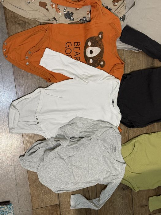 Lot haine baiat marimea 92 - body-uri si pantaloni