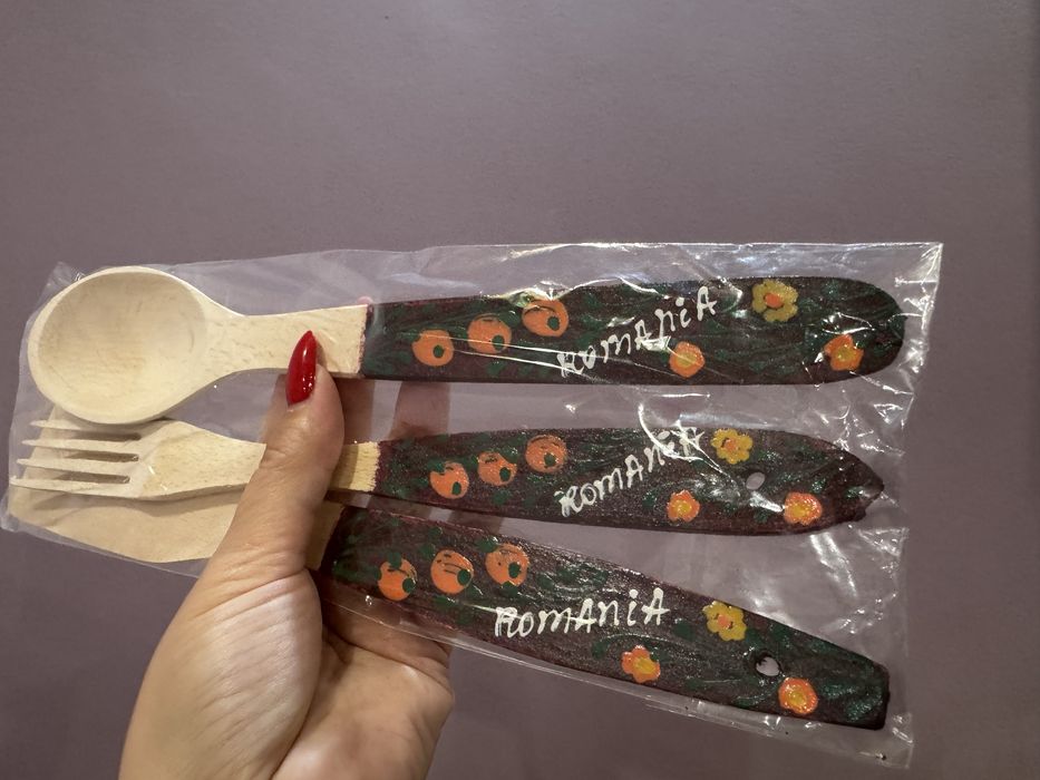Set tacâmuri artizanale din lemn
