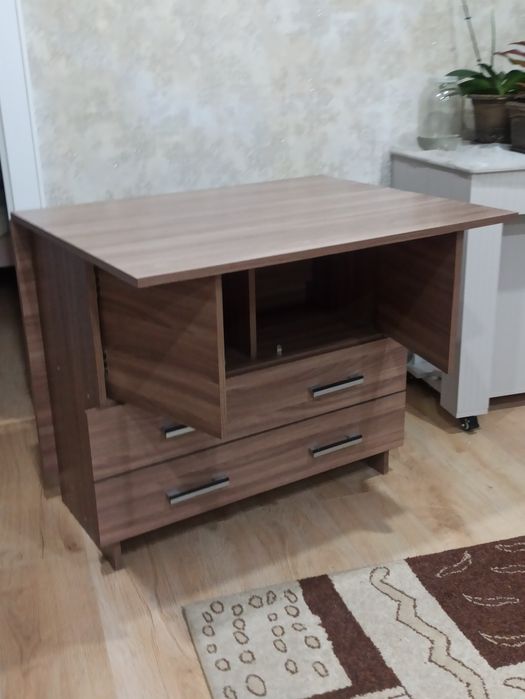 Продаю стол книжка