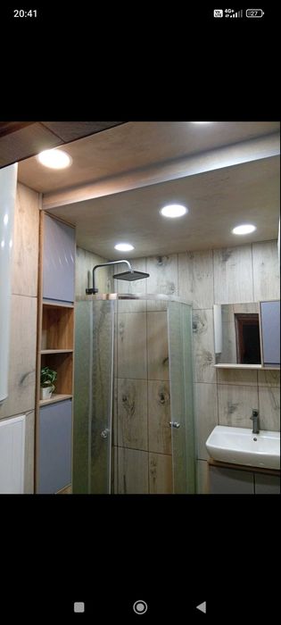 Душ кабина неизползвана