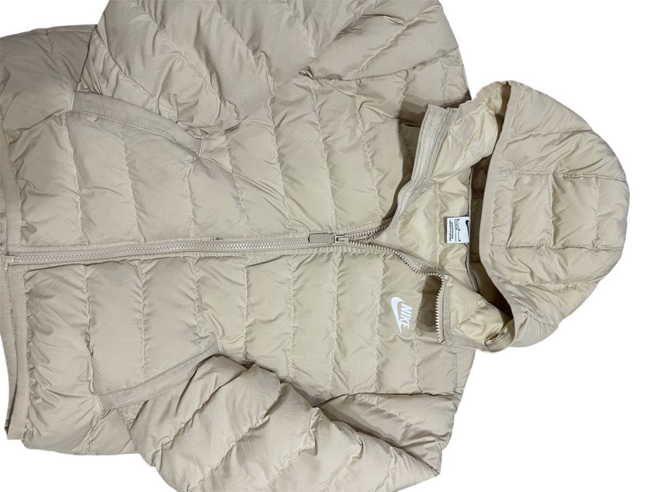 Зимно яке Nike-бежово с качулка,много топло