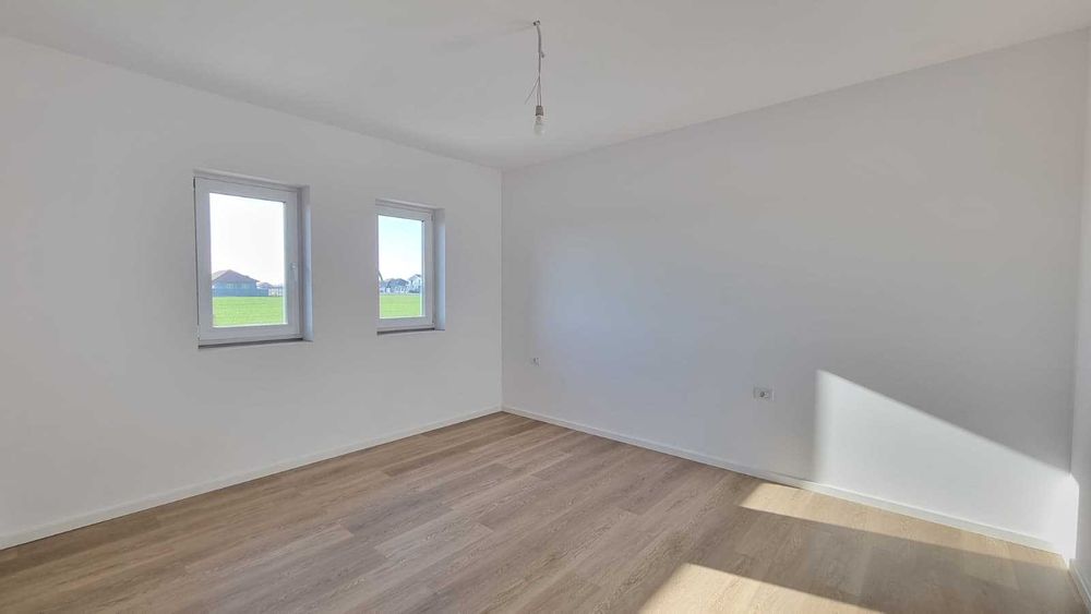 Proprietar, vand jumatate de duplex pe parter cu 3 camere, Sag, Timis