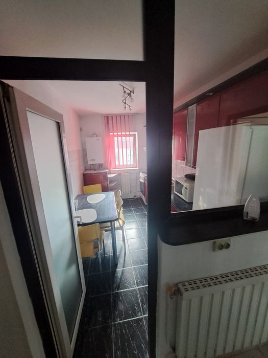 apartament 3 camere de inchiriat