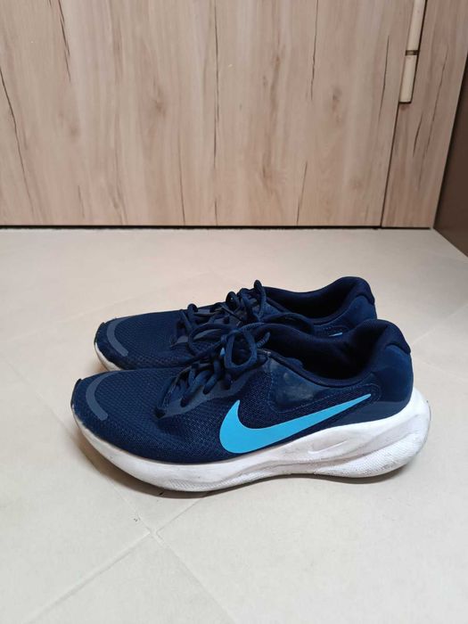 Nike обувки сини.